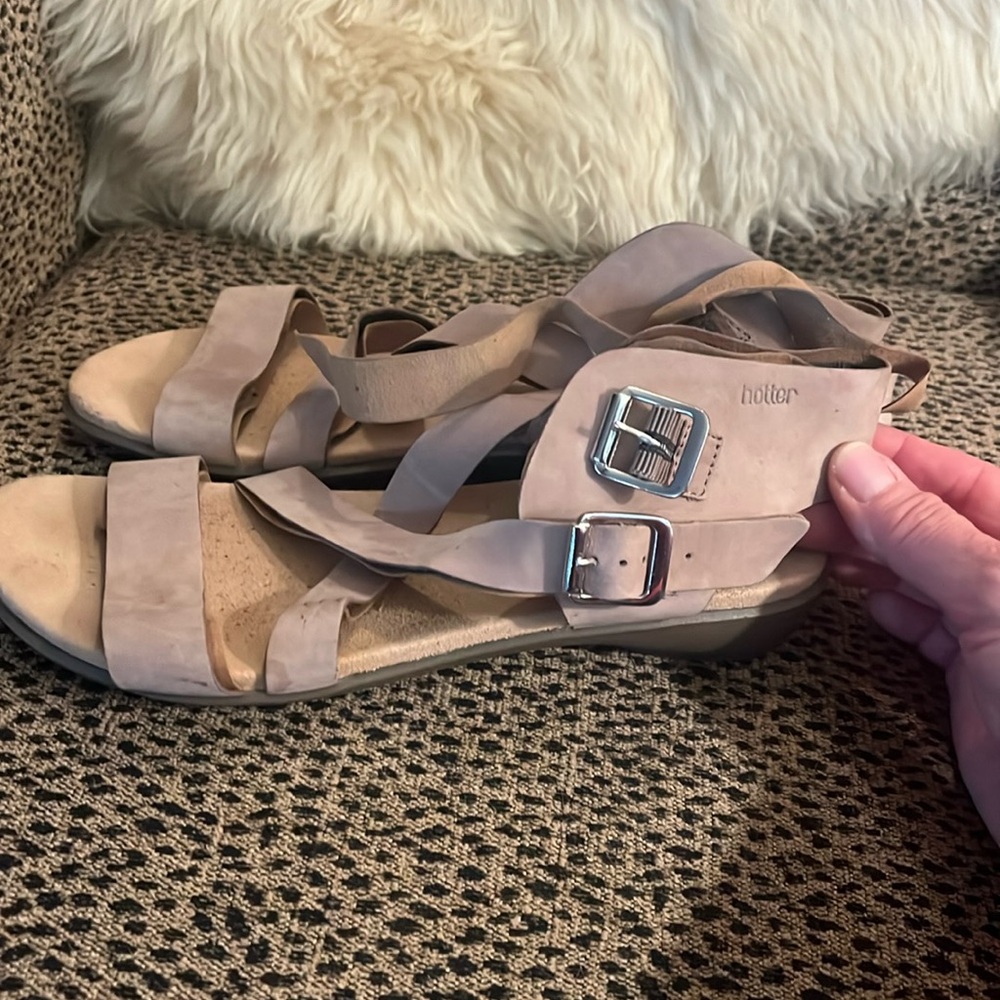 Hotter sandals - made in the UK - size 41.5 - US 9.5 - beige